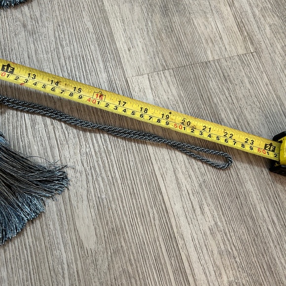 Silver grey coloured tassel curtain tie backs holders. New condition. - Picture 3 of 4